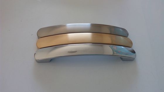 τα διαστημικά έπιπλα 64/96/128mm τραβούν και χειρίζονται/λαβές 6004 ντουλαπιών νικέλιο και χρυσός σατέν κραμάτων ψευδάργυρου