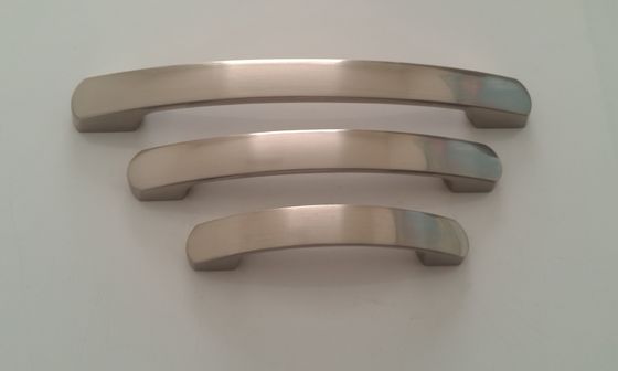 τα διαστημικά έπιπλα 64/96/128mm τραβούν και χειρίζονται/λαβές 6004 ντουλαπιών νικέλιο και χρυσός σατέν κραμάτων ψευδάργυρου