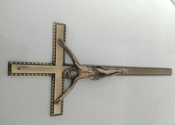 Volwassen Kruis en Europese Stijl 44*17.5cm van de Zinkdoodskist van de Doodskistdecoratie D052 het antieke brons van het zamakkruisbeeld kleuren