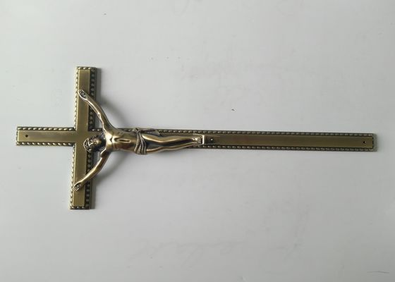 Volwassen Kruis en Europese Stijl 44*17.5cm van de Zinkdoodskist van de Doodskistdecoratie D052 het antieke brons van het zamakkruisbeeld kleuren
